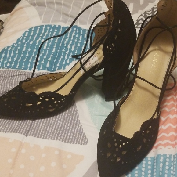 Black Heels w/ string - Picture 1 of 3